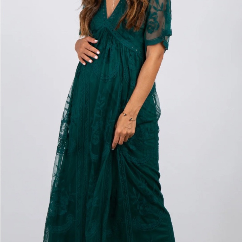 Elegant Green Flutter Sleeve Gown with V-Neck for Maternity